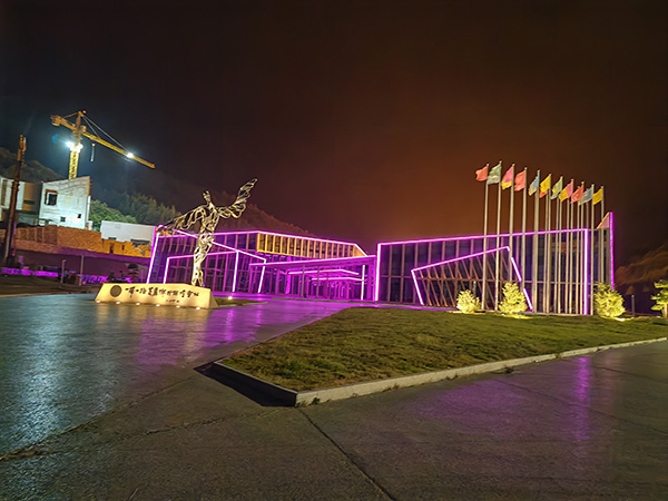 城市亮化是现代城市建设的重要组成部分，它不仅可以美化城市的夜景，还能提升城市的整体形象。随着科技的不断进步，城市亮化也得到了更多的关注和创新。本文将介绍一些关于城市亮化的创意和技术，帮助读者了解惠农城市亮化的重要性以及如何进行惠农城市亮化的规划和实施。